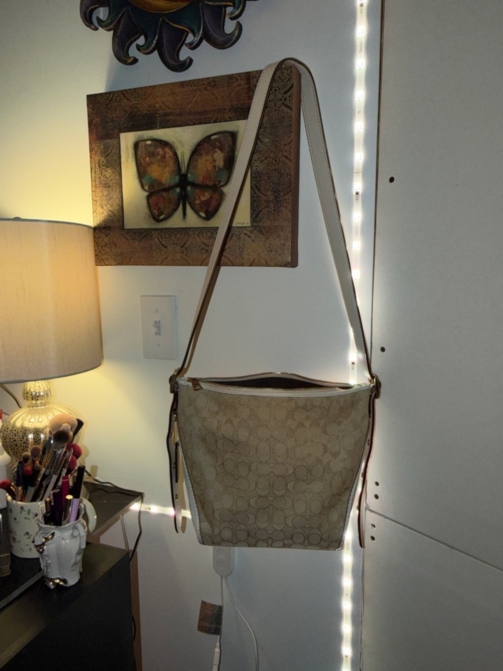 Coach Tan Signature Canvas Shoulder Bag with Cream Trim - Picture 5 of 6